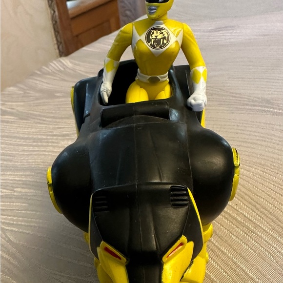 1995 Saban Power Rangers Vtg Action Figure, Yellow Ranger & Bear Vehicle - Picture 6 of 8